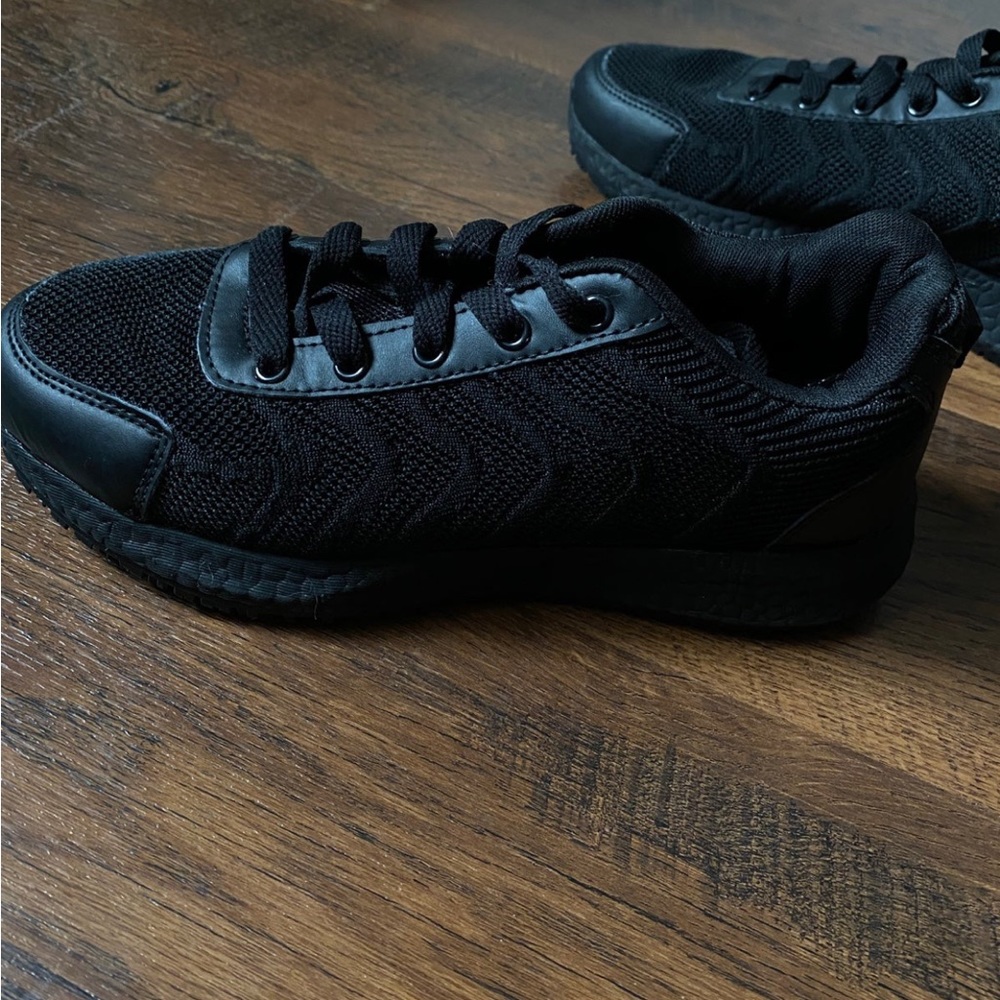 Slip resistant shoes